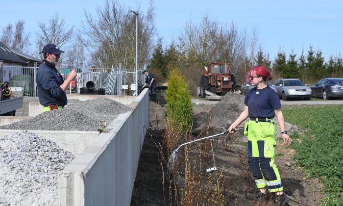 gronyteskötselparkvatten Grönyteskötselarbetare på Park & Vatten